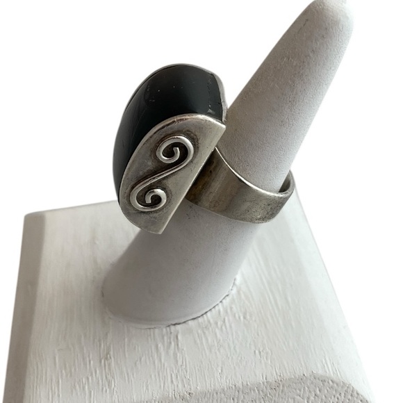 Large SS Ring w/Black Stone - Picture 3 of 7